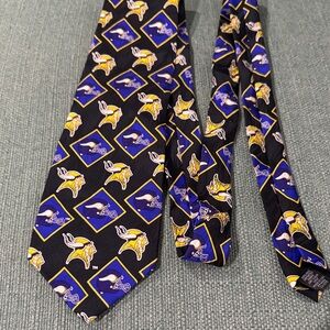 RM Sport Minnesota Vikings Black and Purple Men’s Tie 🔥